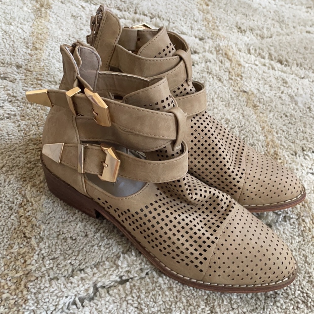 🔴Forever 21 Perforated Cutout Ankle Tan Buckle Booties